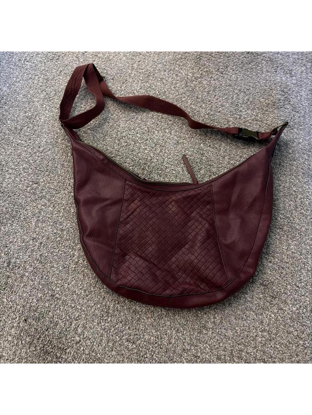 Time and Tru Women's Burgundy Bag